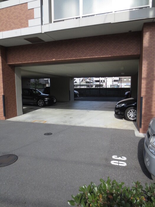 物件外観写真5　(駐車場)