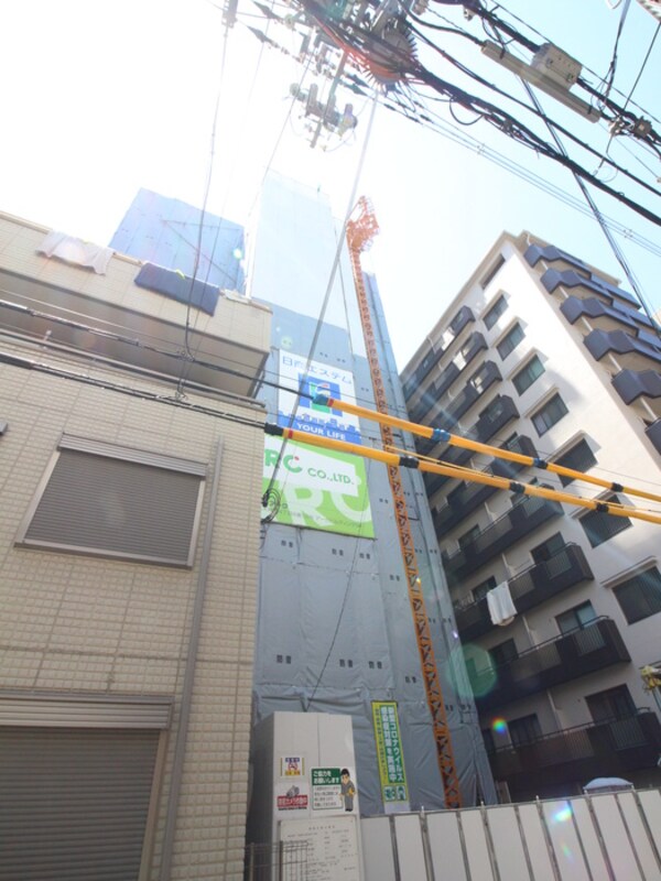 建築中