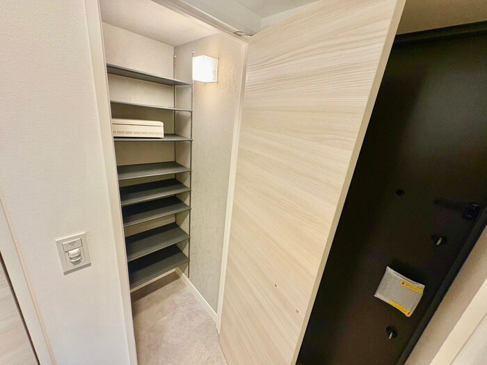 物件内観写真2　(靴箱)