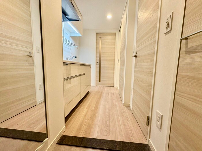 物件内観写真12　(玄関)