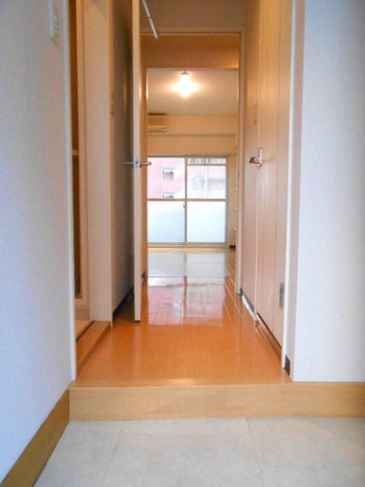 物件内観写真7　(玄関)