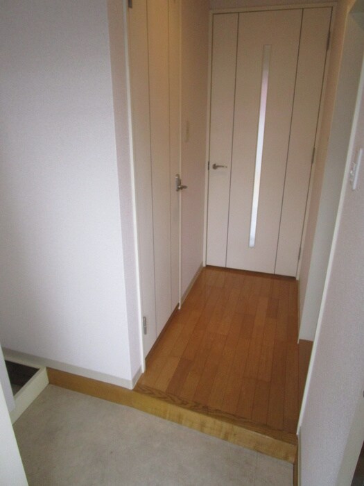 物件内観写真17　(玄関)