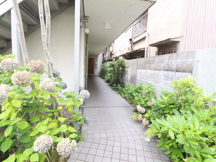 物件外観写真3　(エントランス部分)