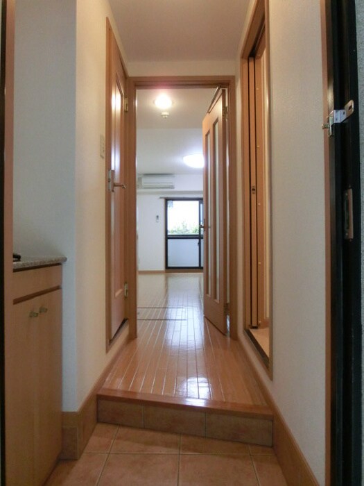 物件内観写真7　(玄関)