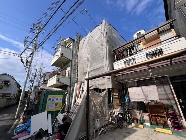 建築中