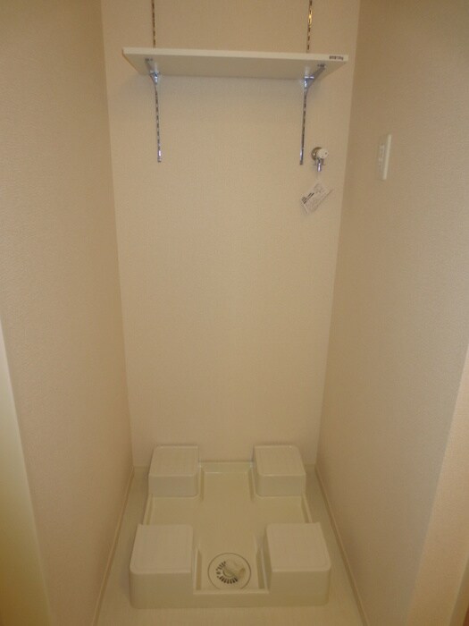 物件内観写真10　(洗濯機置場)