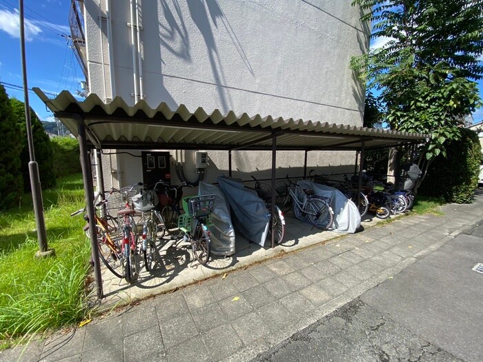 物件外観写真3　(駐輪場)