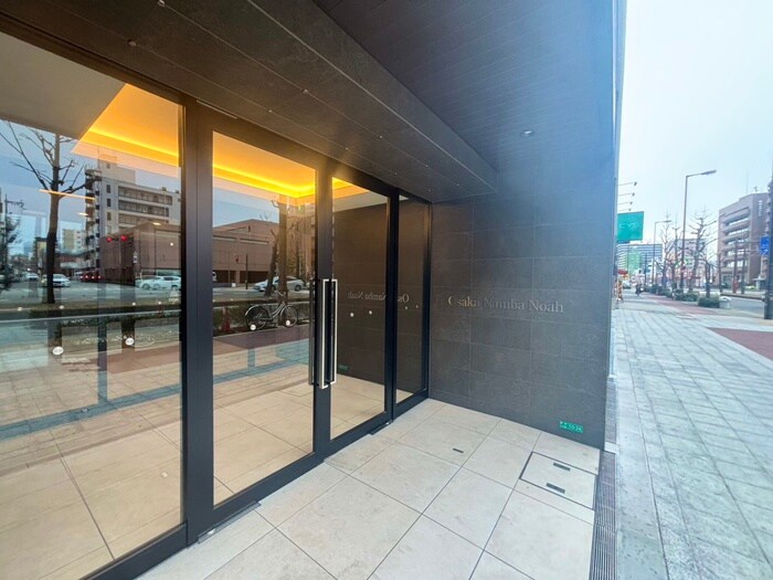 物件外観写真4　(エントランス部分)