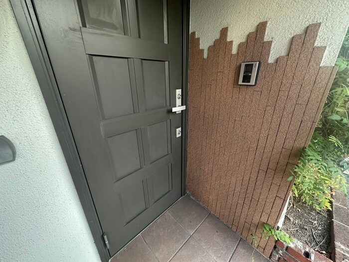 物件外観写真4　(エントランス部分)