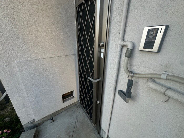 物件外観写真6　(エントランス部分)