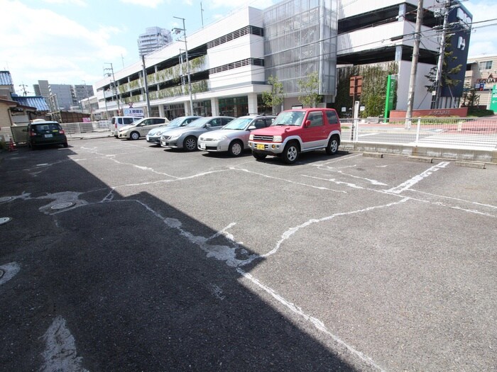 物件外観写真3　(駐車場)