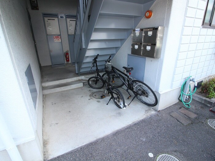 物件外観写真6　(エントランス部分)