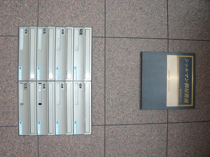 物件外観写真6　(エントランス部分)