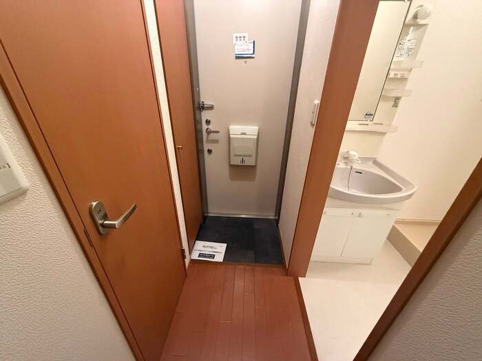 物件内観写真16　(玄関)