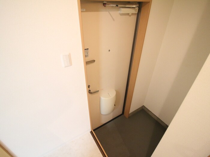 物件内観写真14　(玄関)