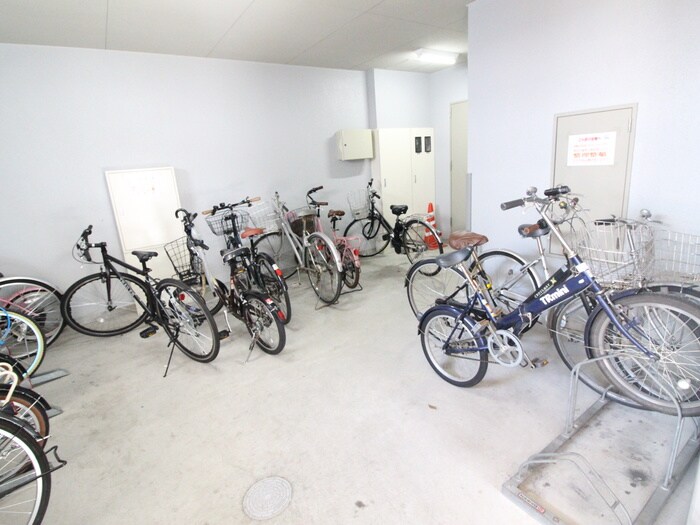 アルビオン西梅田の駐輪場