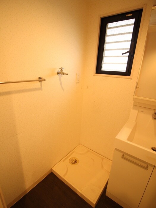 物件内観写真17　(洗濯機置場)