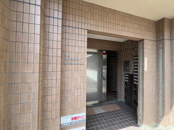 物件外観写真2　(エントランス部分)