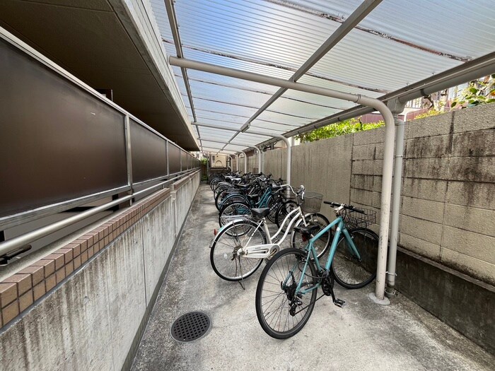 物件外観写真5　(駐輪場)