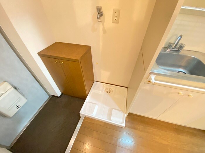 物件内観写真12　(洗濯機置場)