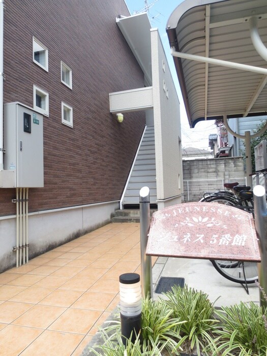 物件外観写真2　(エントランス部分)