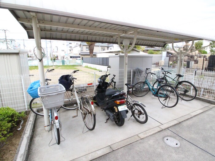 物件外観写真3　(駐輪場)