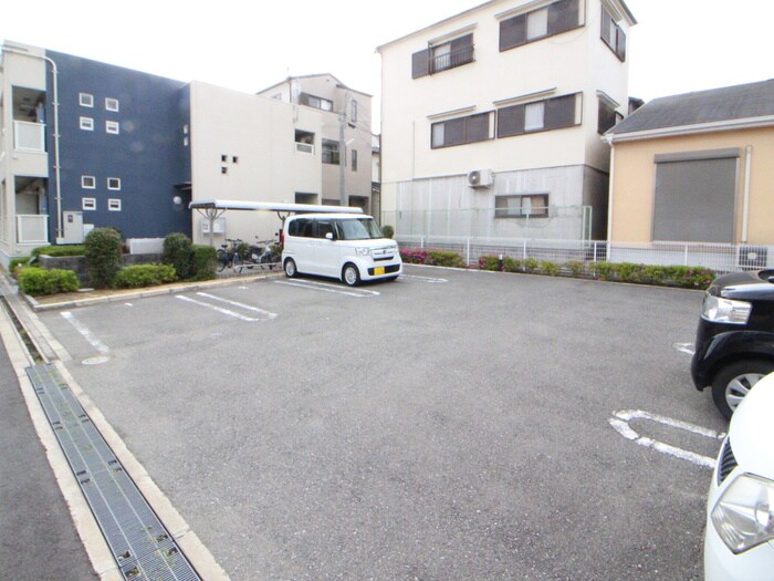 物件外観写真4　(駐車場)