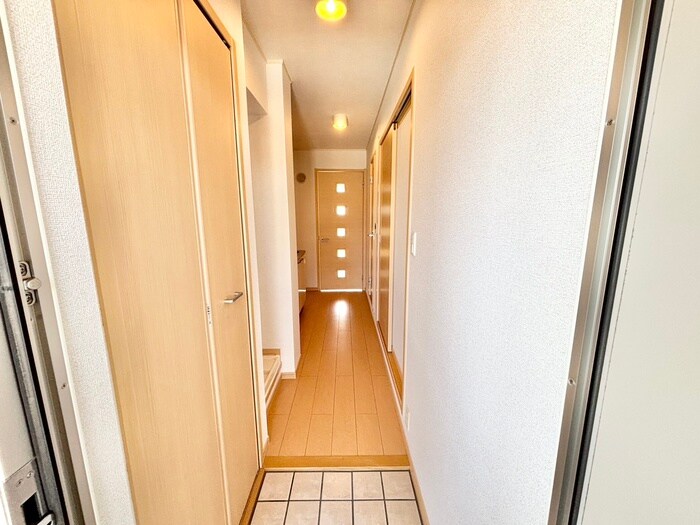 物件内観写真18　(玄関)