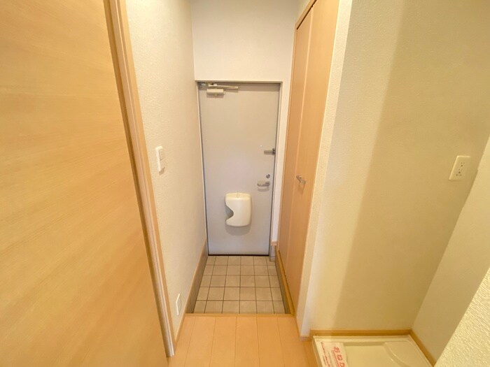 物件内観写真18　(玄関)