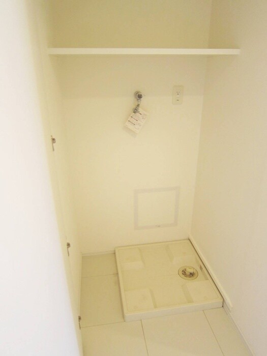 物件内観写真10　(洗濯機置場)