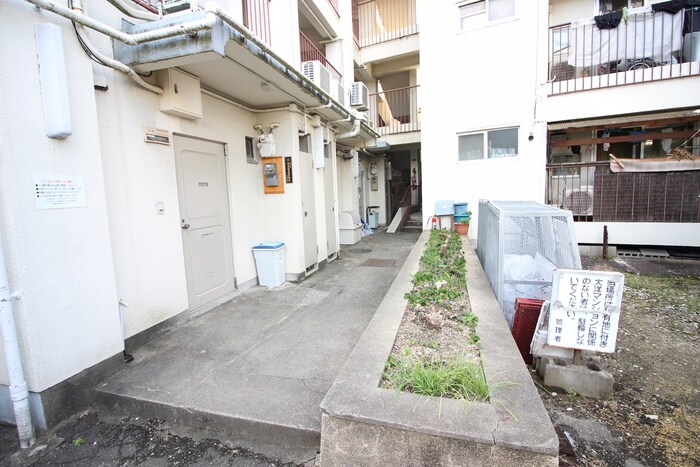 物件外観写真2　(エントランス部分)