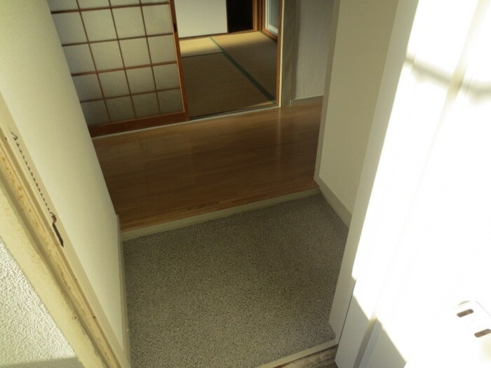 物件内観写真7　(玄関)