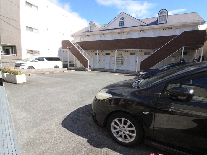 物件外観写真4　(駐車場)