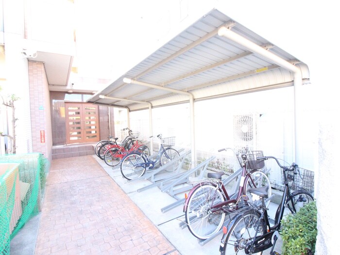 物件外観写真3　(駐輪場)