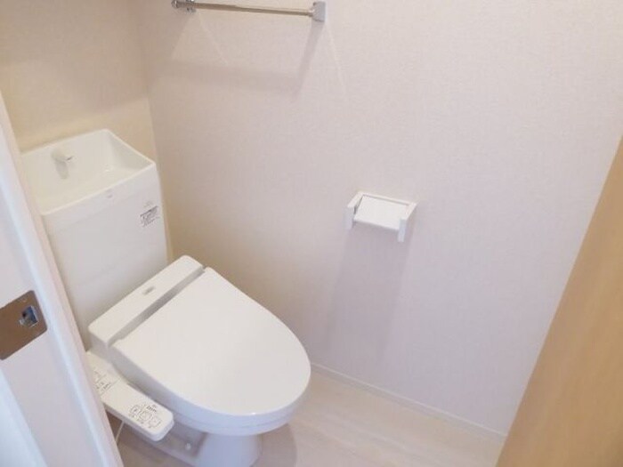 物件内観写真5　(トイレ)