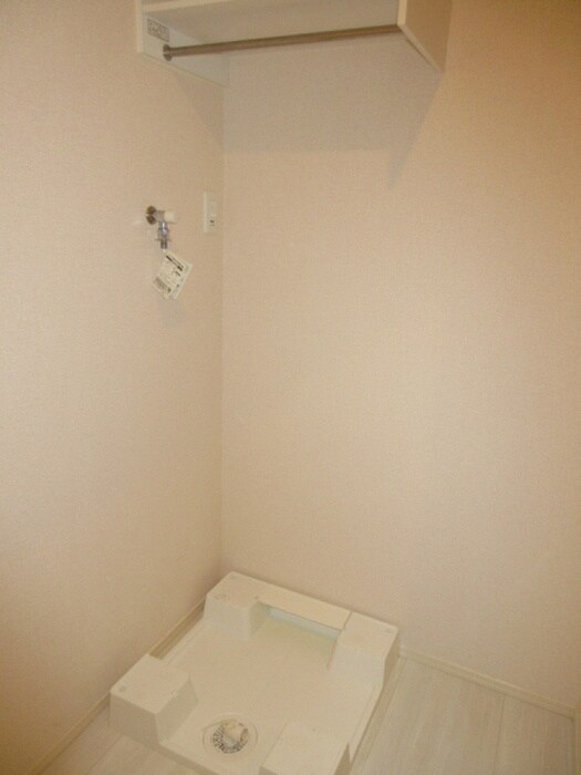 物件内観写真6　(洗濯機置場)