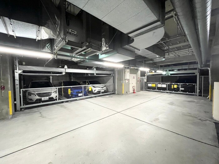 物件外観写真4　(駐車場)