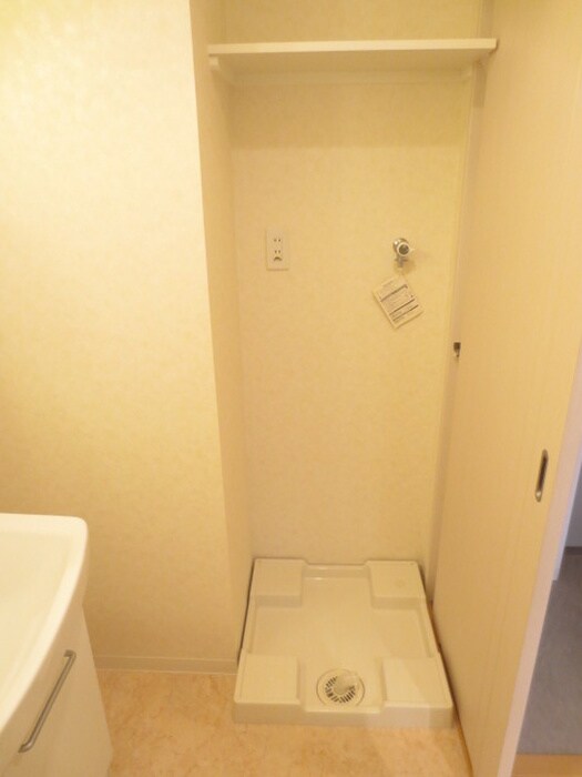 物件内観写真11　(洗濯機置場)