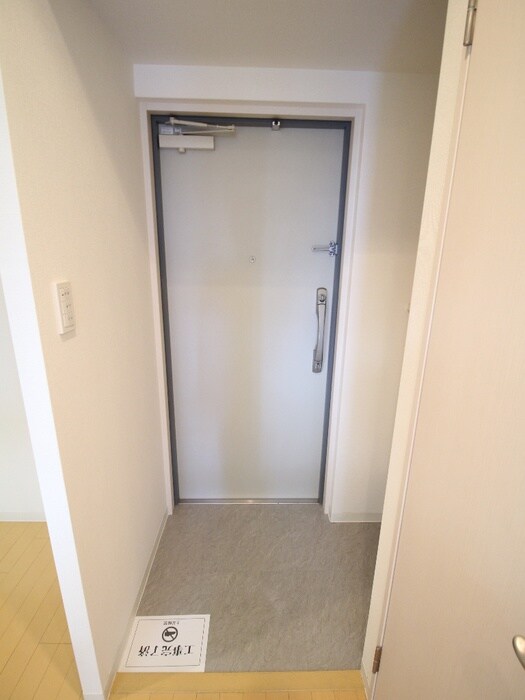 物件内観写真16　(玄関)