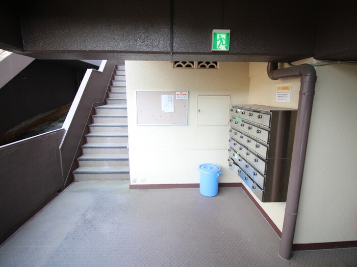 物件外観写真6　(エントランス部分)