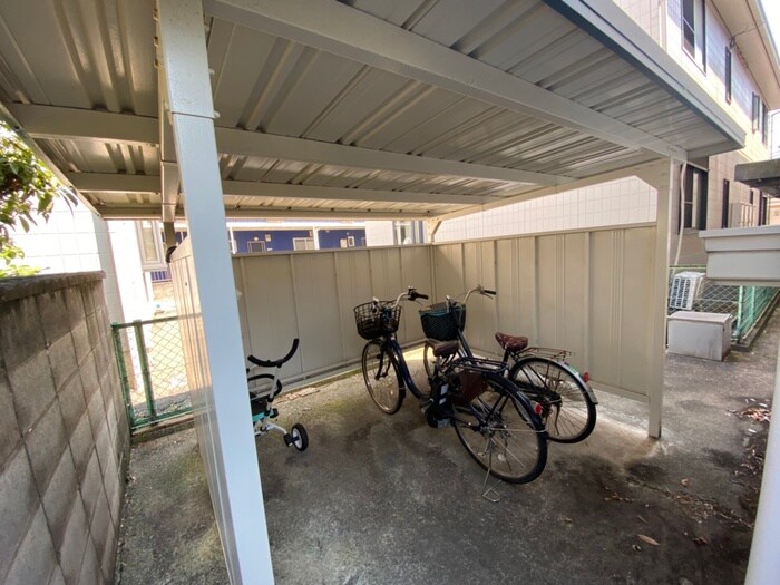 物件外観写真5　(駐輪場)