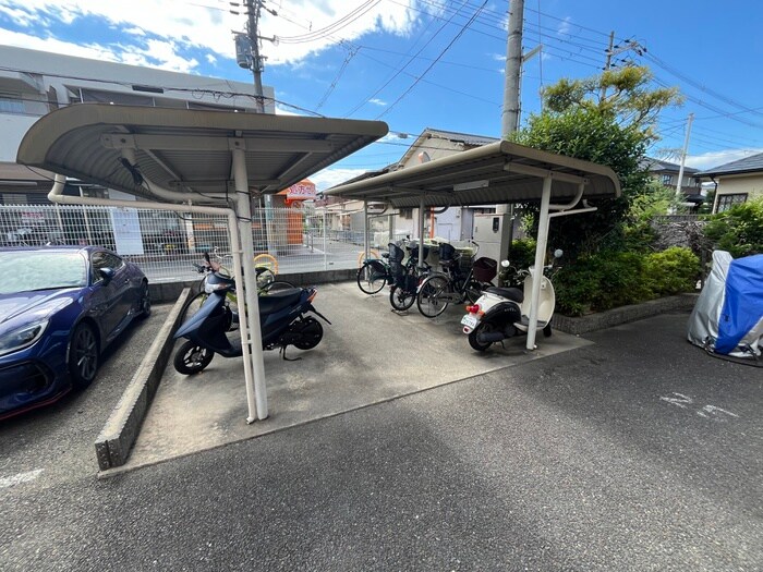 物件外観写真5　(駐輪場)