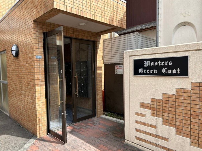 物件外観写真2　(エントランス部分)