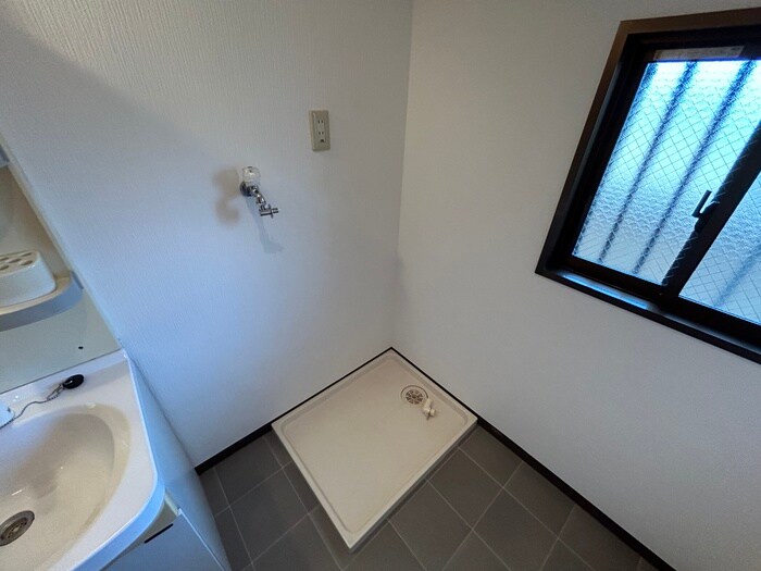 物件内観写真15　(洗濯機置場)