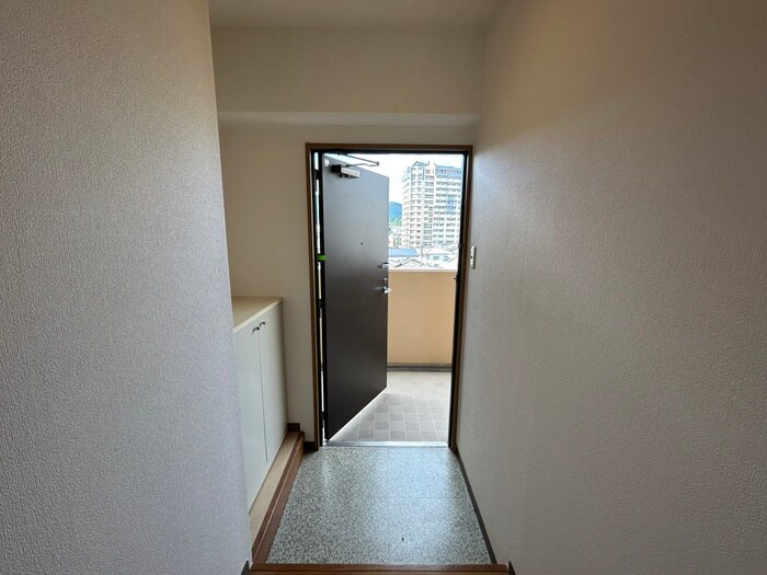 物件内観写真16　(玄関)