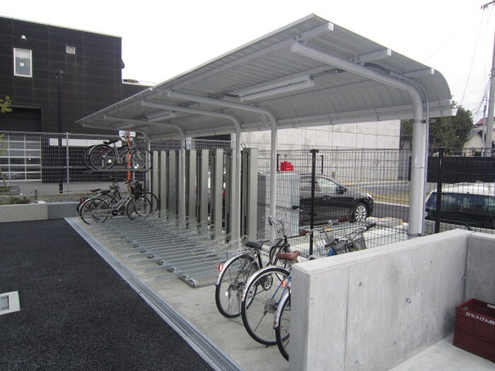 物件外観写真3　(駐輪場)
