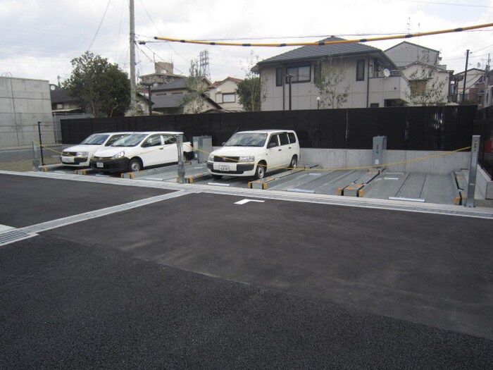 物件外観写真4　(駐車場)