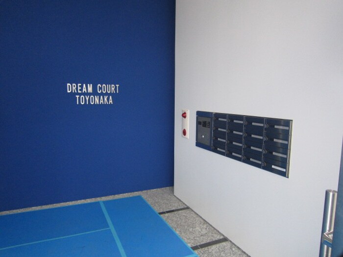 物件外観写真5　(エントランス部分)