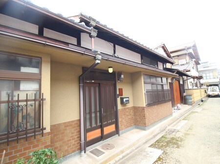 梅小路ロフト付貸家外観写真