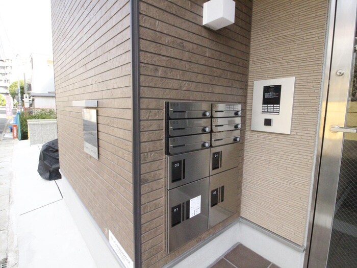 物件外観写真4　(エントランス部分)